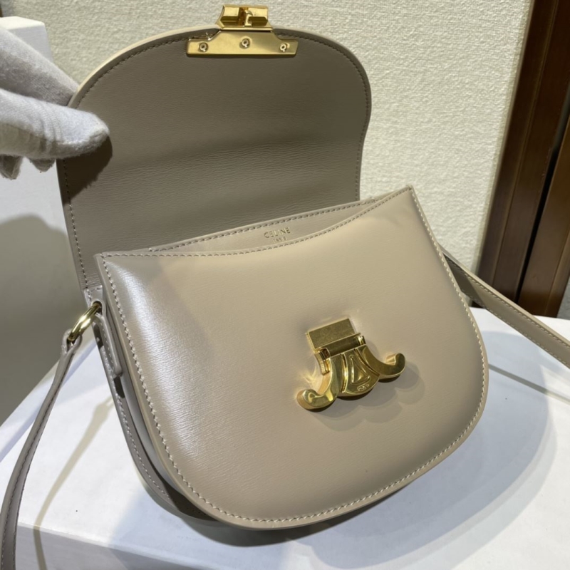 Ce1i*e triomphe bags